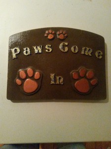 Paws come in